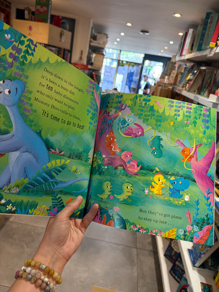 Hide and Seek Bedtime: Baby Dinosaurs