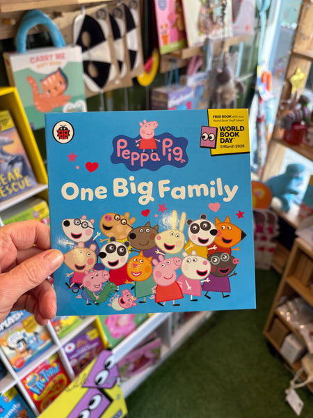 Peppa Pig: One Big Family : A World Book Day 2026 MINI BOOK