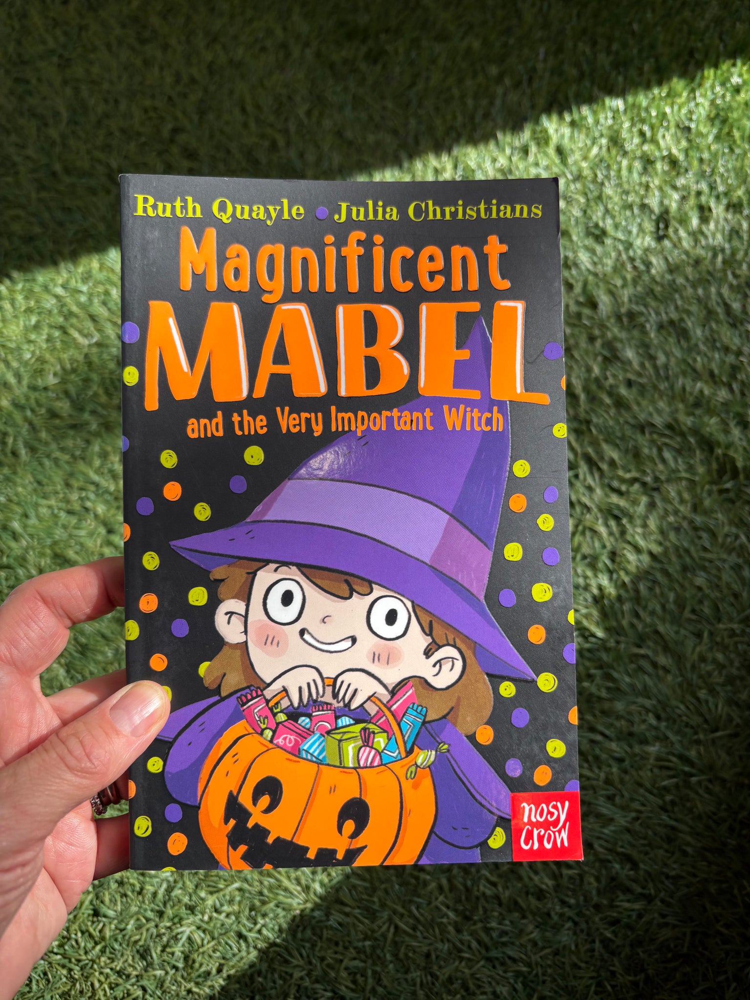 Magnificent Mabel and the Very Important Witch