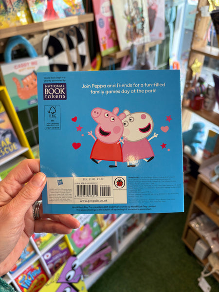 Peppa Pig: One Big Family : A World Book Day 2026 MINI BOOK