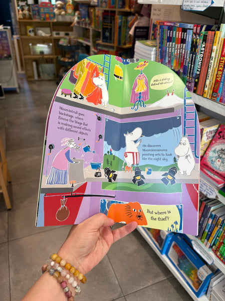 In the Theatre : A Lift-the-Flap Moomin Story