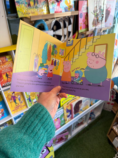 Peppa Pig: One Big Family : A World Book Day 2026 MINI BOOK