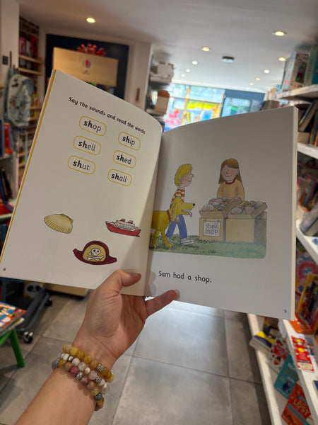Read with Oxford: Stage 2: Biff, Chip and Kipper: Wet Feet and Other Stories